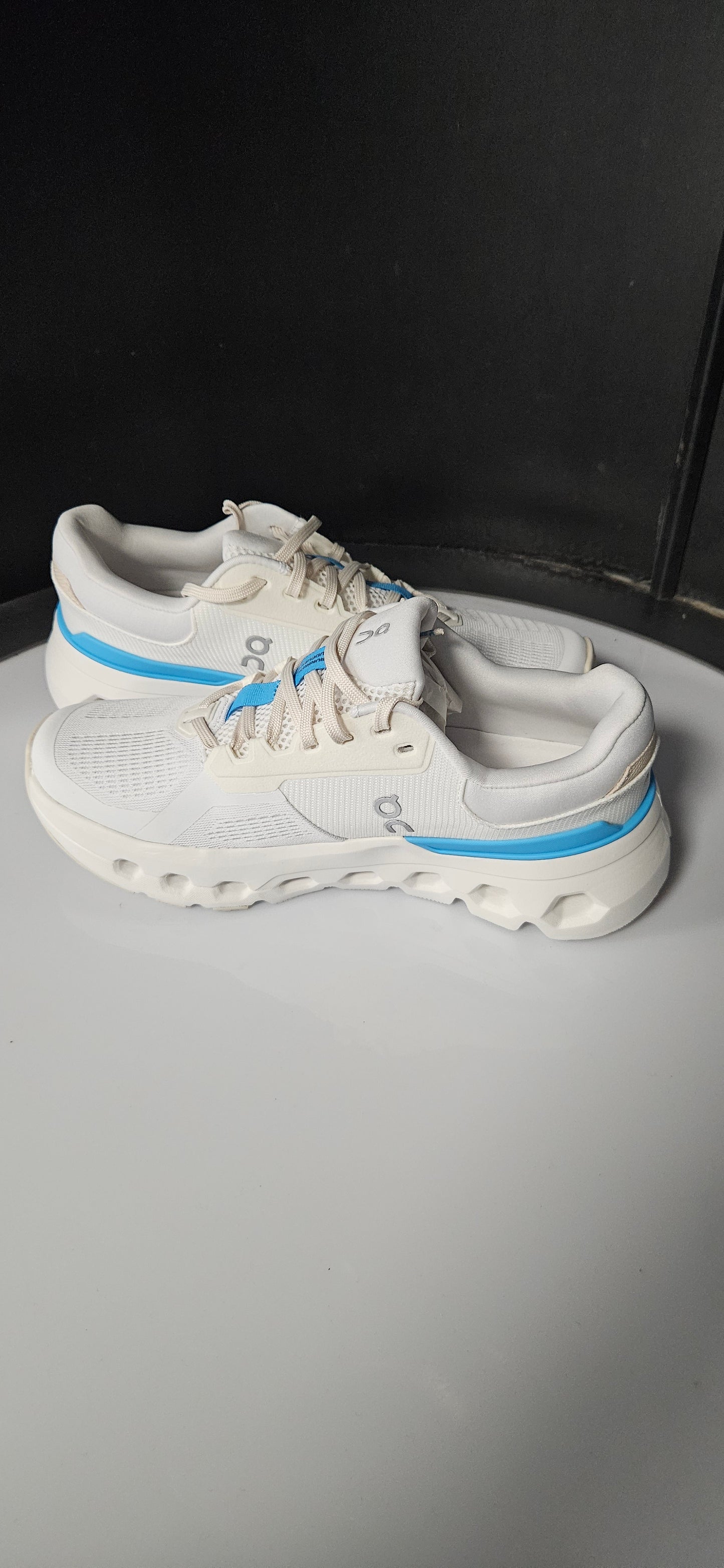 On Cloudrunner 2 Running Trainer In White
