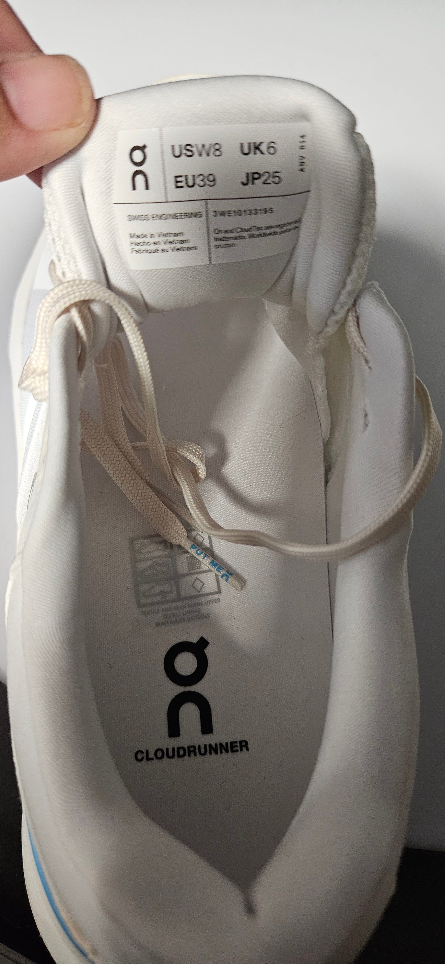 On Cloudrunner 2 Running Trainer In White