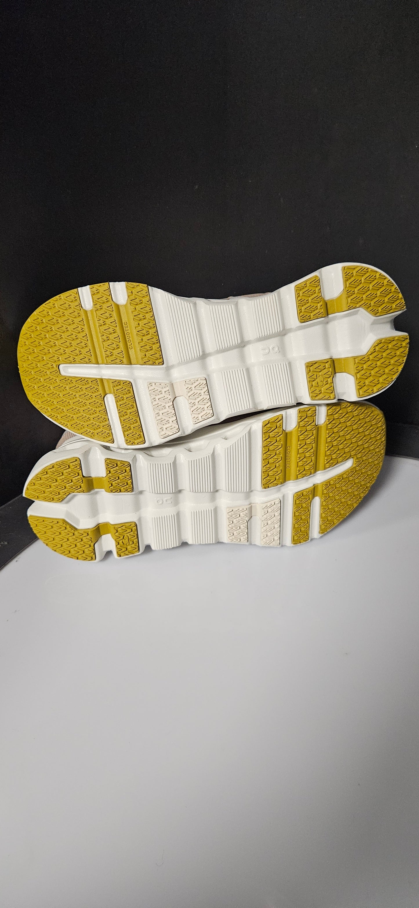 Women's Cloudrunner 2 Waterproof Sand | Dew Rrp £160