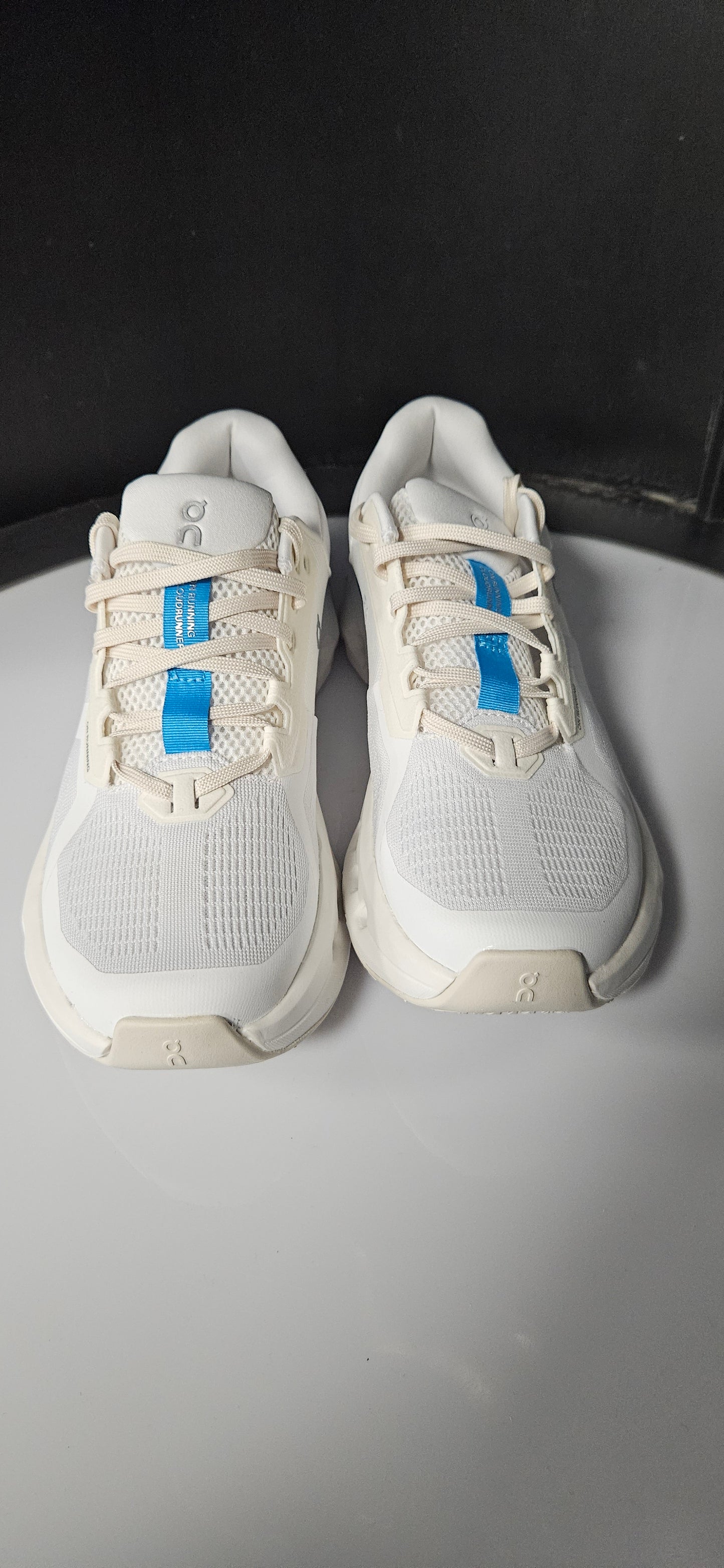 On Cloudrunner 2 Running Trainer In White
