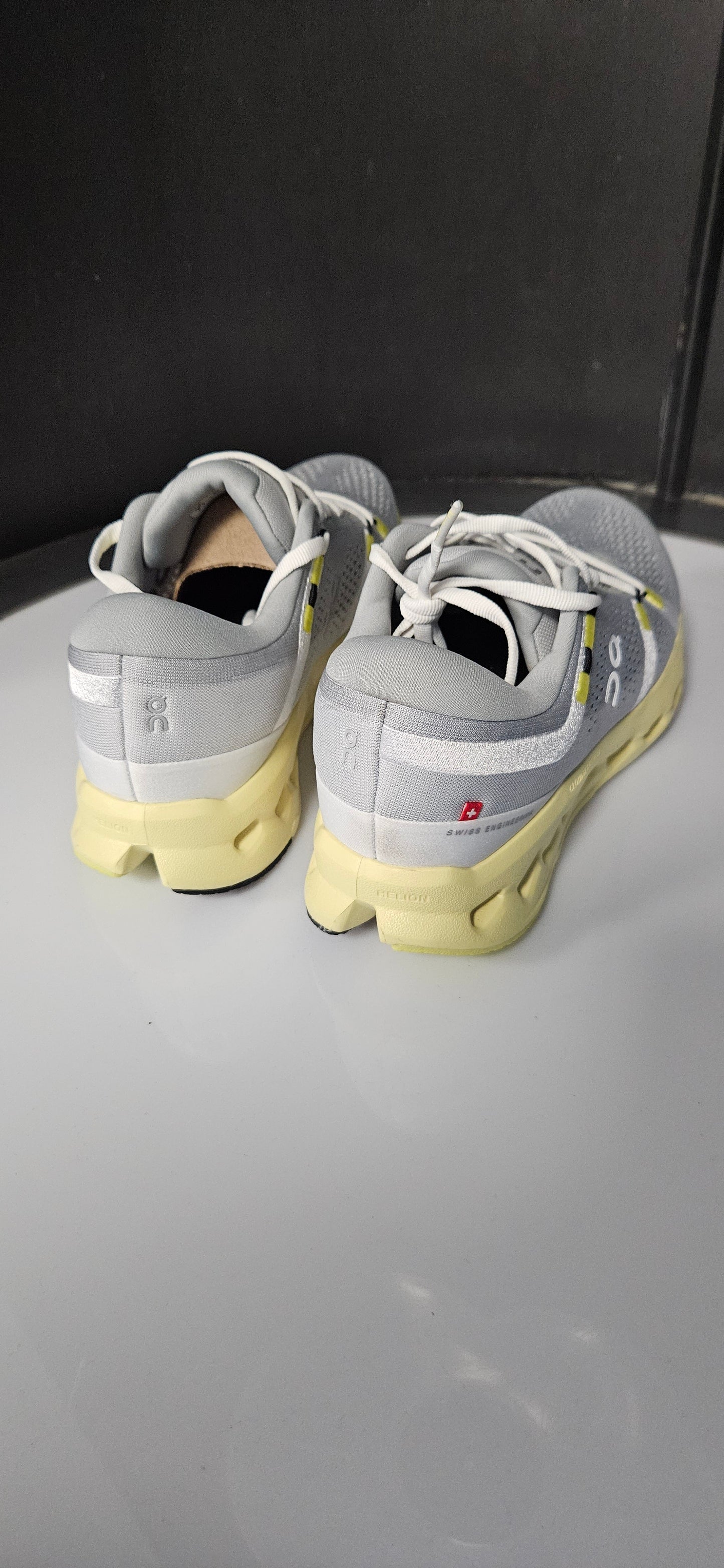 Womans Cloudsurfer 2 in yellow and grey size 5