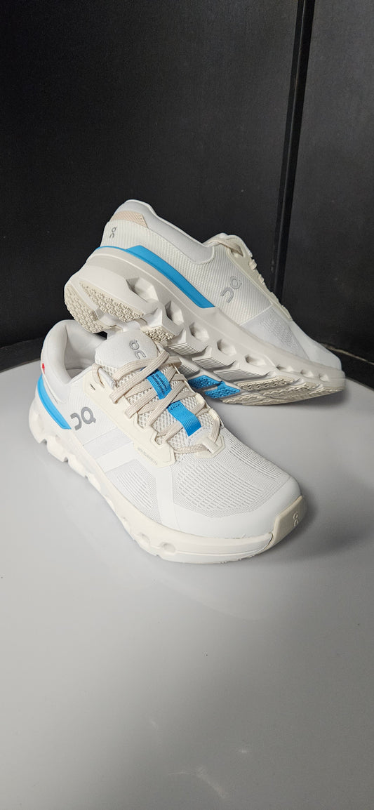 On Cloudrunner 2 Running Trainer In White