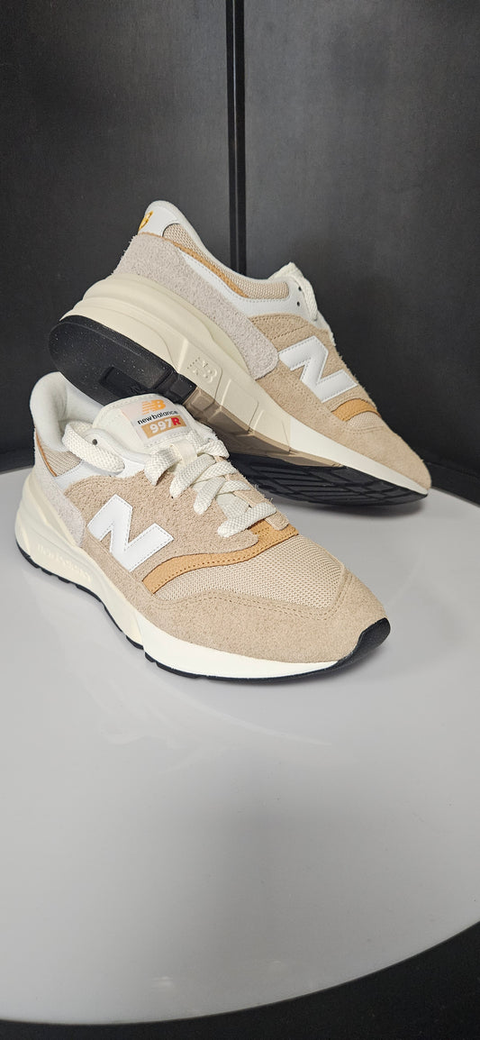 new balance trainers 997r size 9