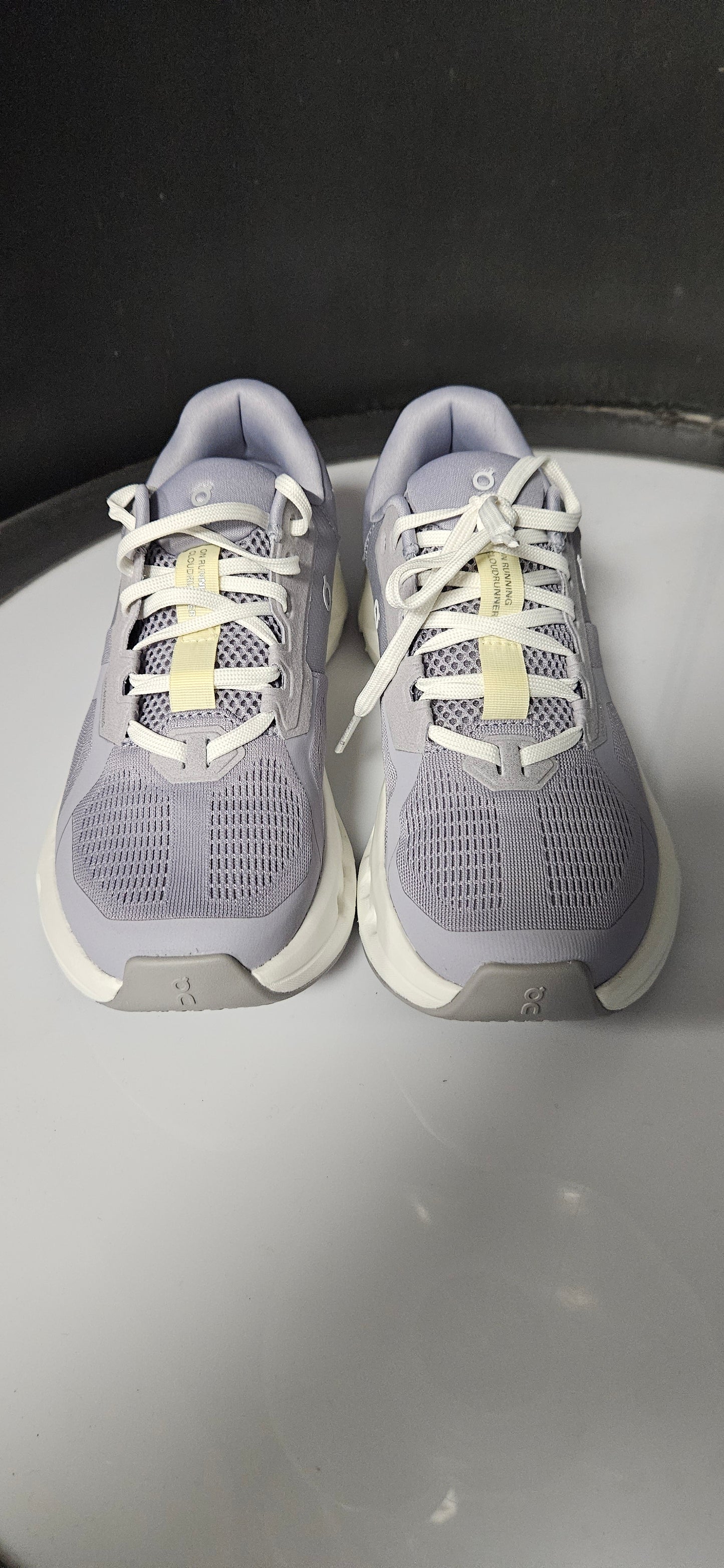 Cloudrunner 2 Lilac /Ivory Size 5 Rrp £140