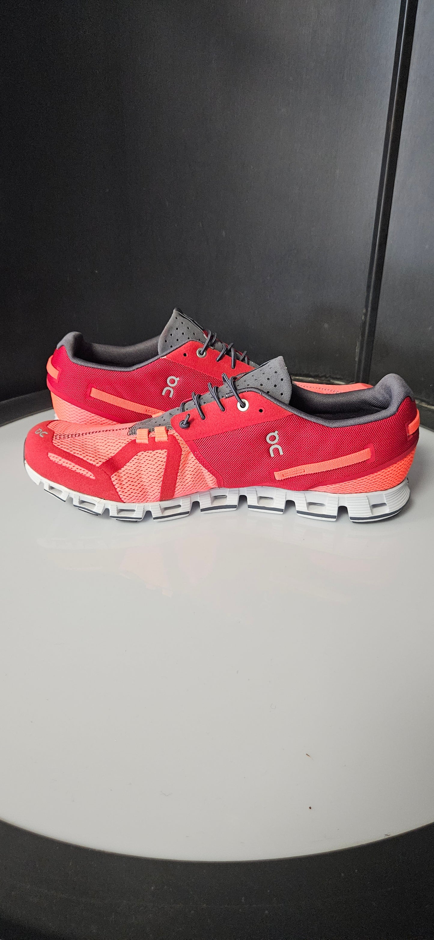 On Cloud 2 Mens Red Trainers Size 12