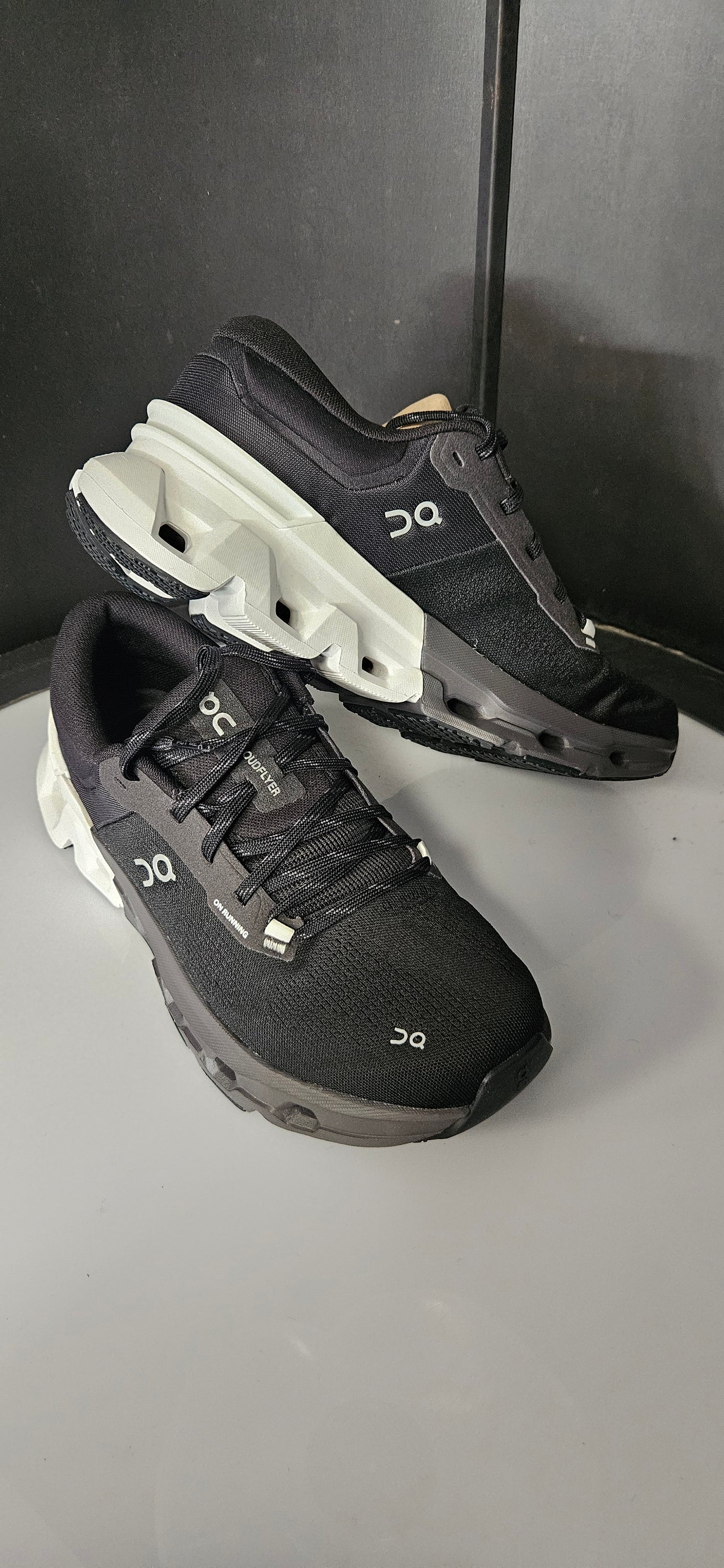 Men's Cloudflyer 5 Black/White Size 9 Rrp £160