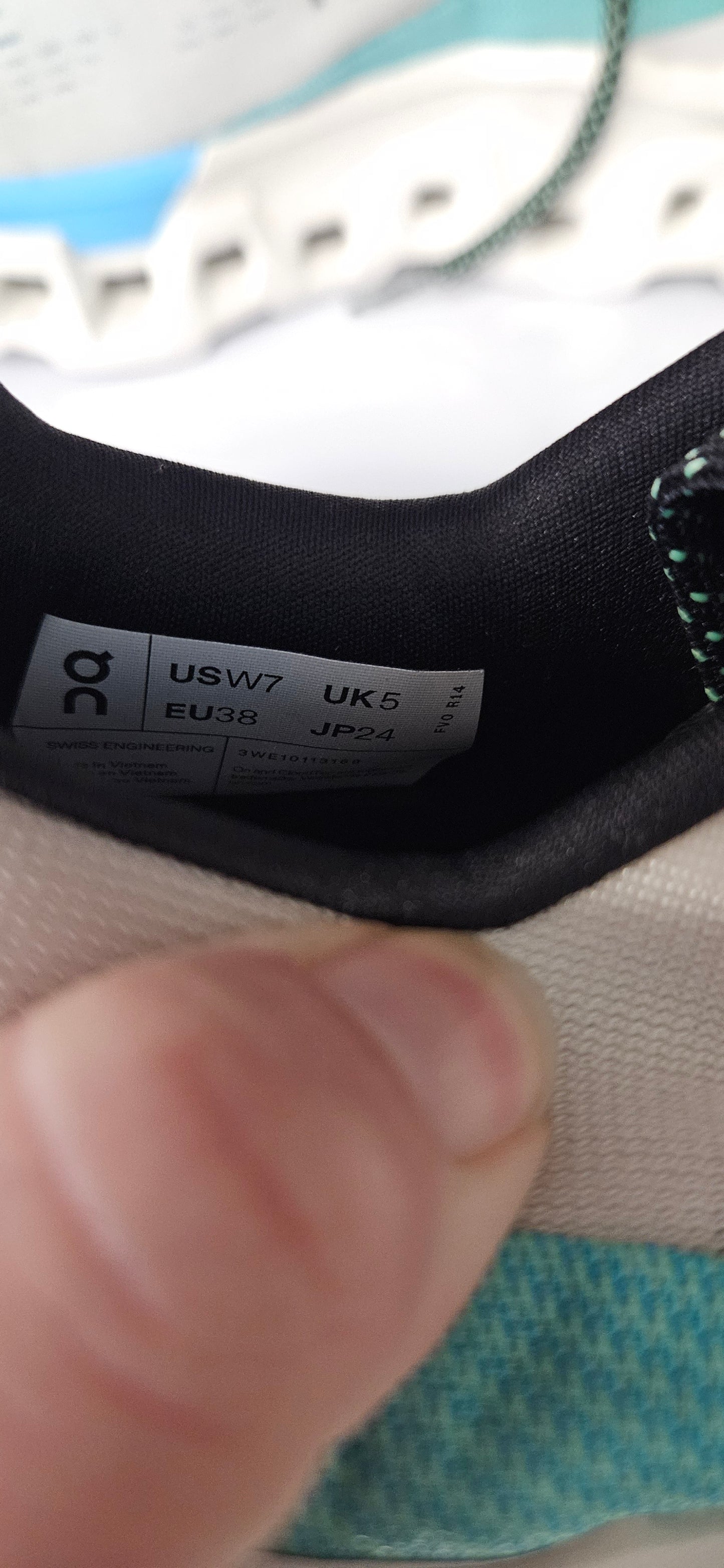 On Women's Cloudmonster 2 Running Shoes Cream / Horizon Size 5