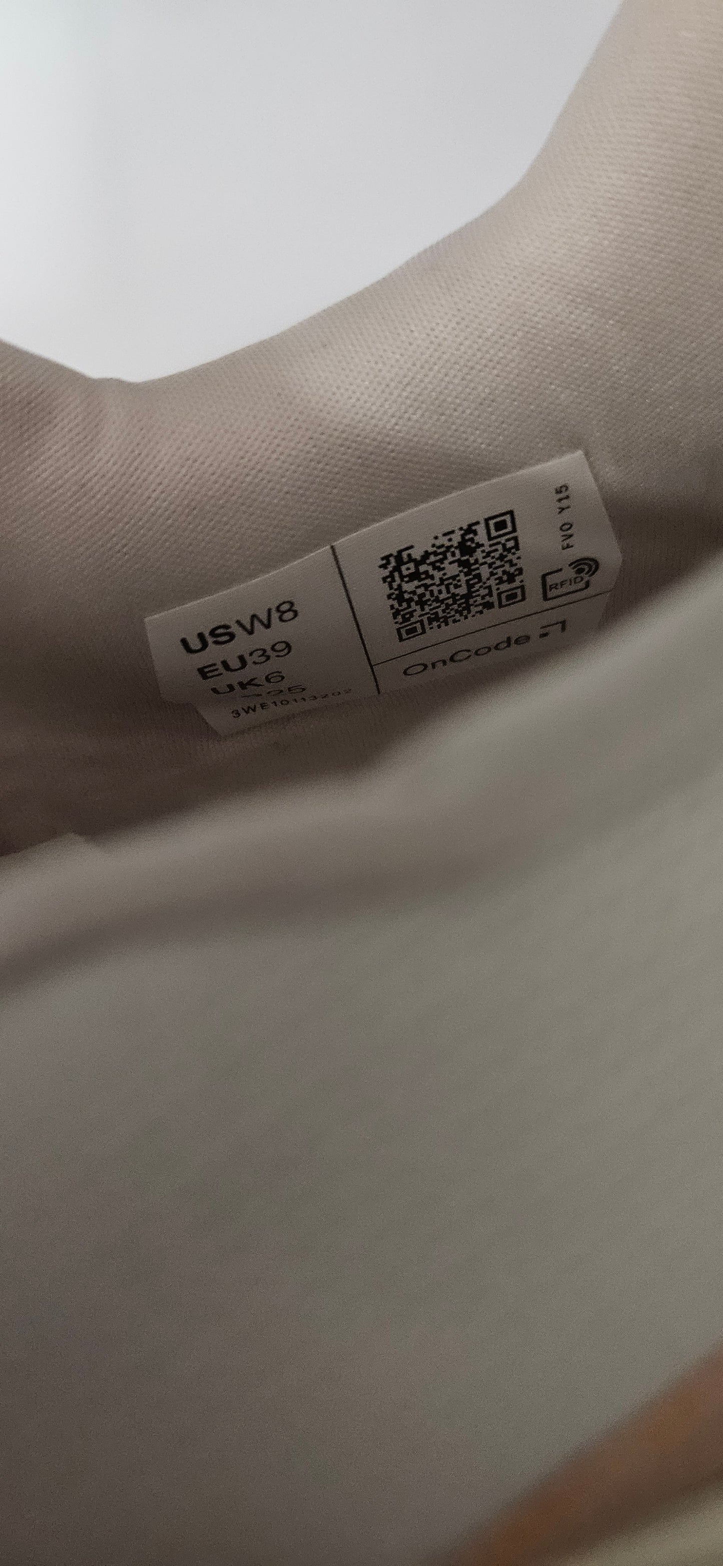 Women's Cloudmonster 2 Ivory/Tangerine Size 6 Rrp £170