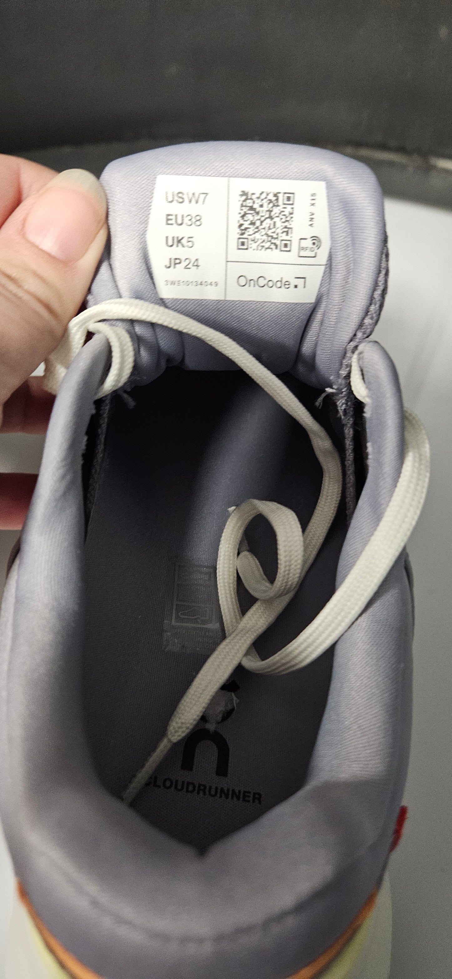 Cloudrunner 2 Lilac /Ivory Size 5 Rrp £140