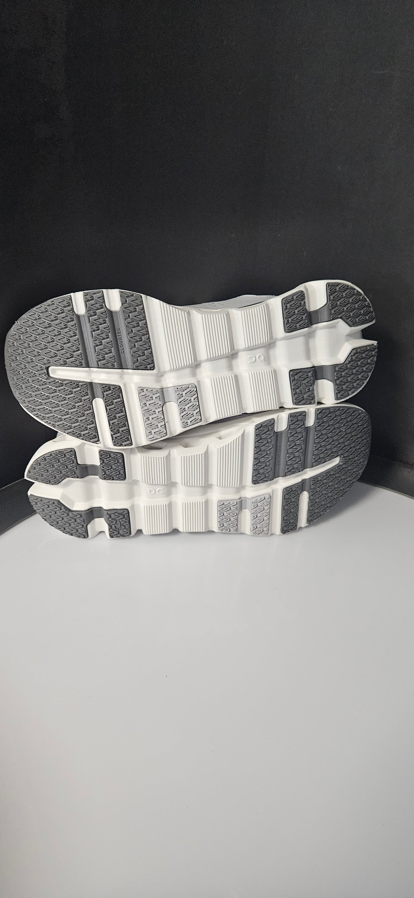 Men's Grey/White On Cloud Cloudrunner 2 Size 8 Rrp £140