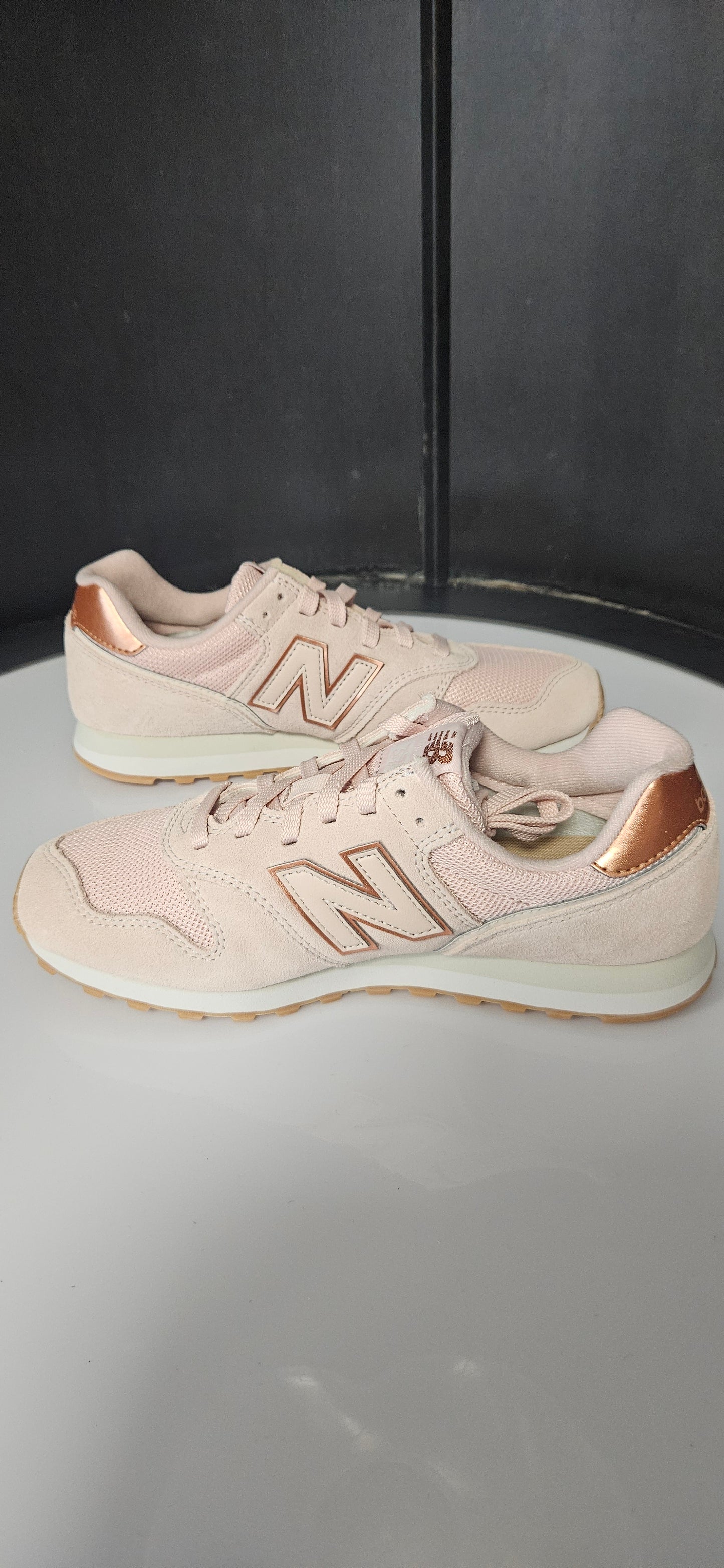 New Balance 373