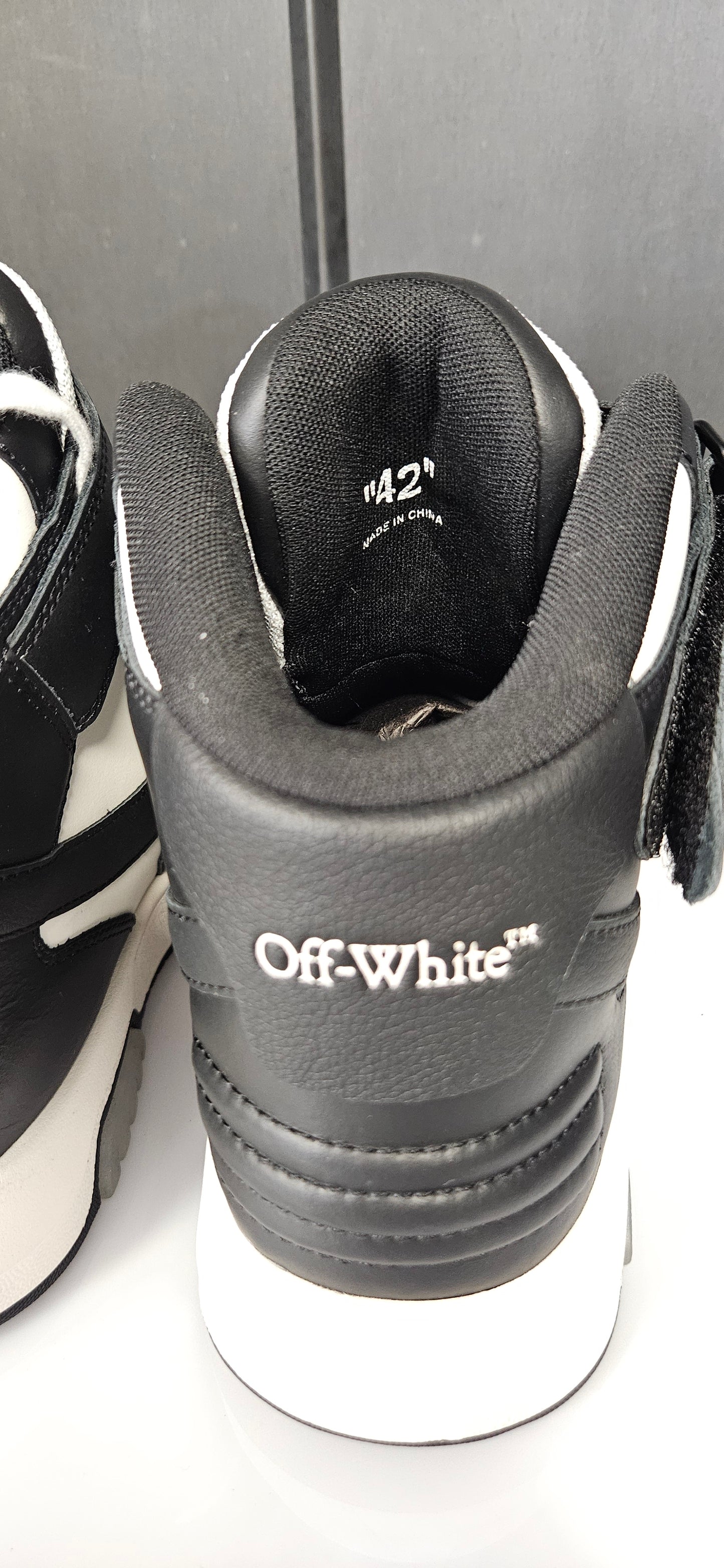 OFF WHITE