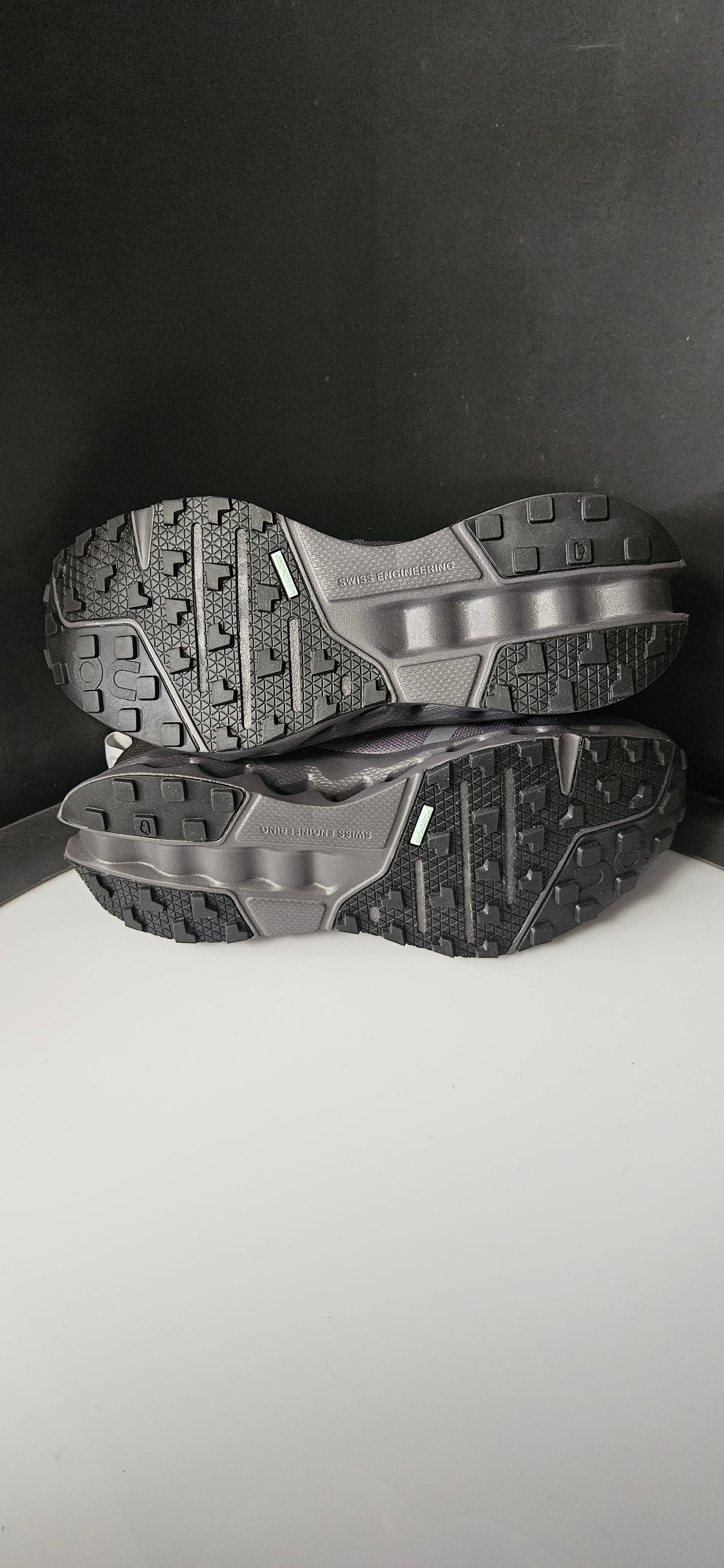 Women's Cloudsurfer Trail Waterproof Black /Eclipse Size 7.5 Rrp £150