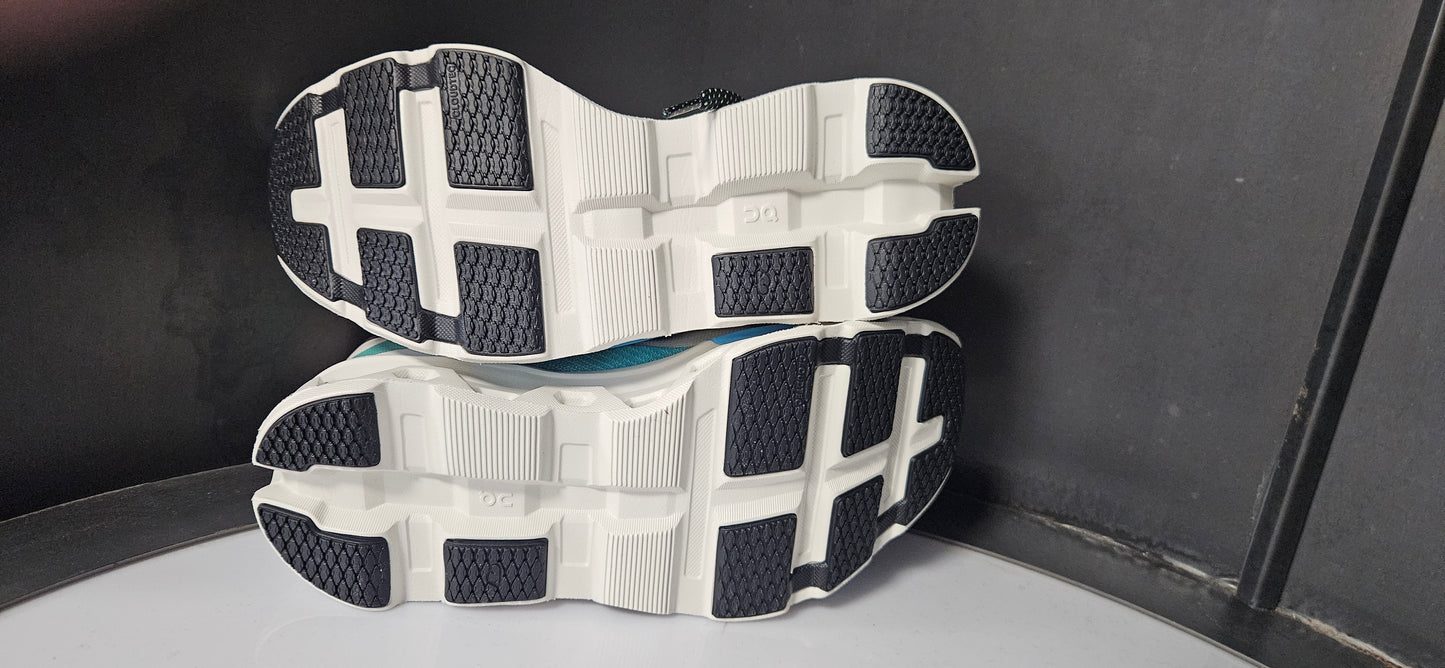 On Women's Cloudmonster 2 Running Shoes Cream / Horizon Size 5