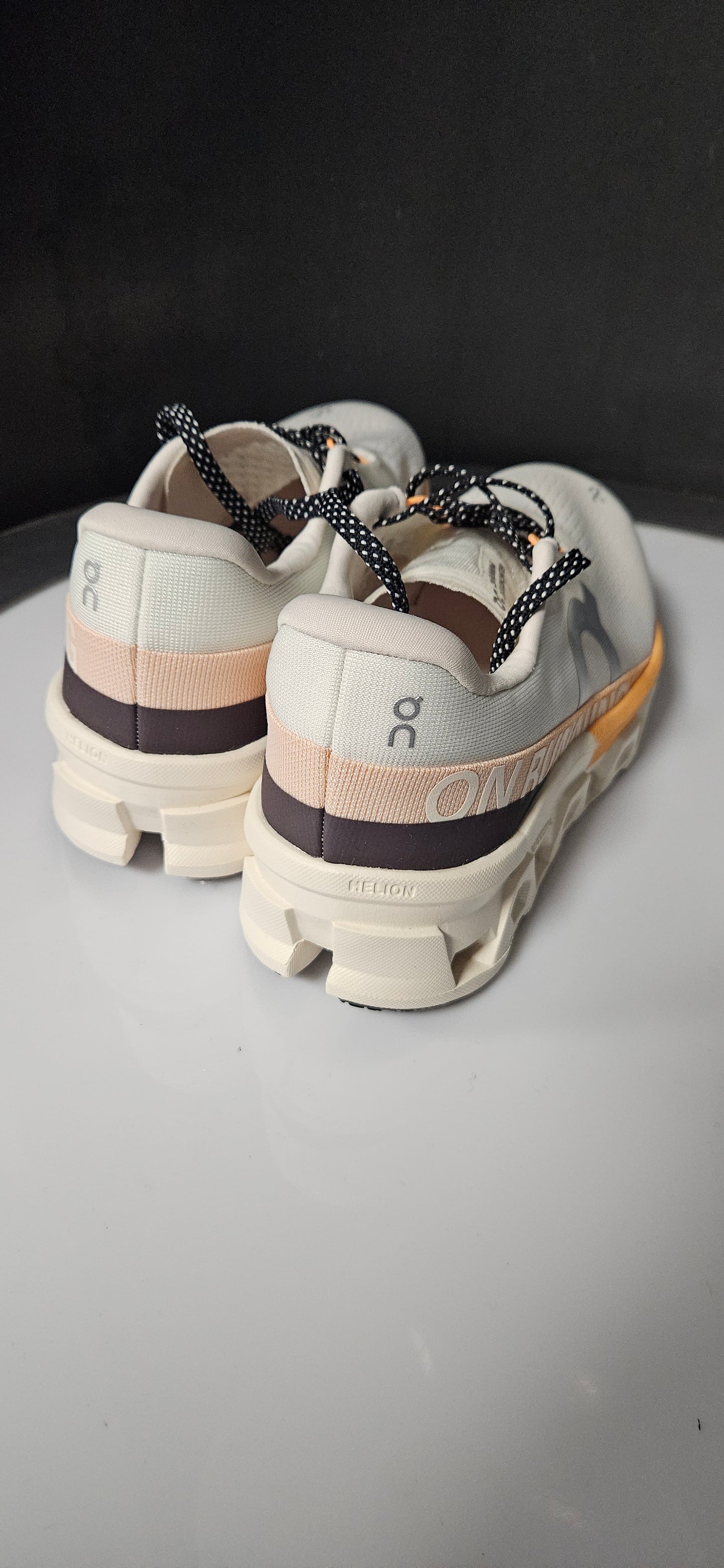 Women's Cloudmonster 2 Ivory/Tangerine Size 6 Rrp £170